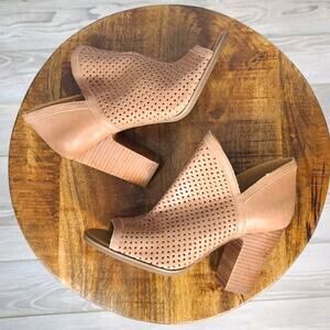 Lucky Camel Larise Bootie SZ 8
